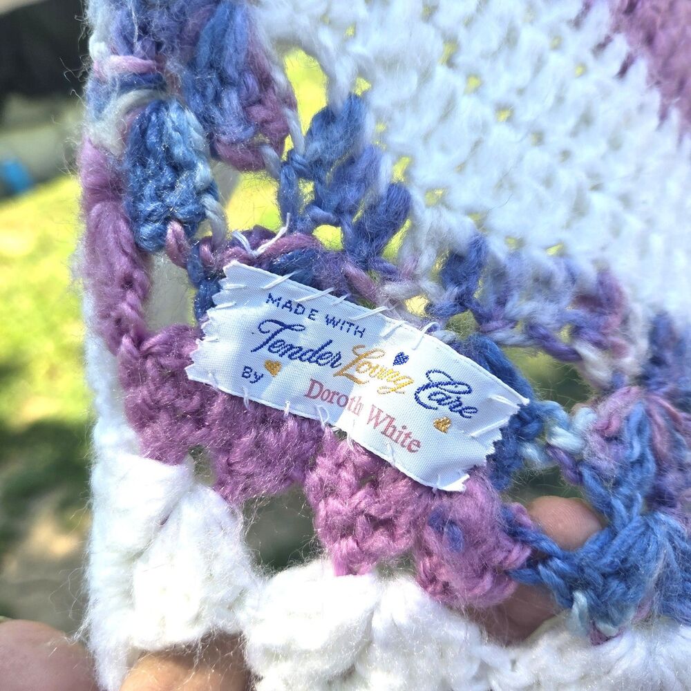 Vintage Handmade Round Knit Lap Afghan White Blue Purple 45 Inch - Picture 5 of 5